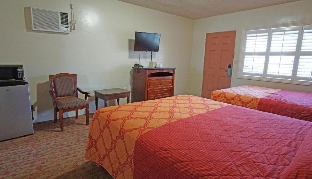 Queen Room with Two Queen Beds interior